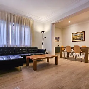 Classbedroom Park Gueell Apartment